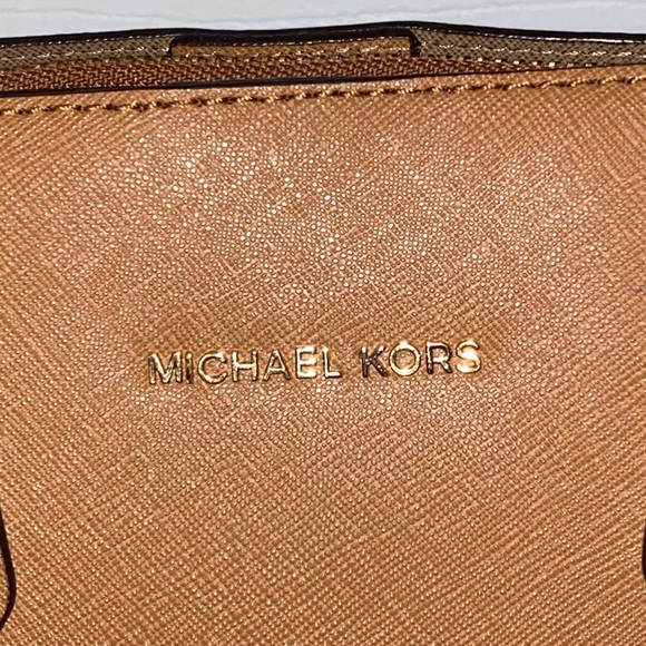 Micheal kors handbag - Picture 2 of 5